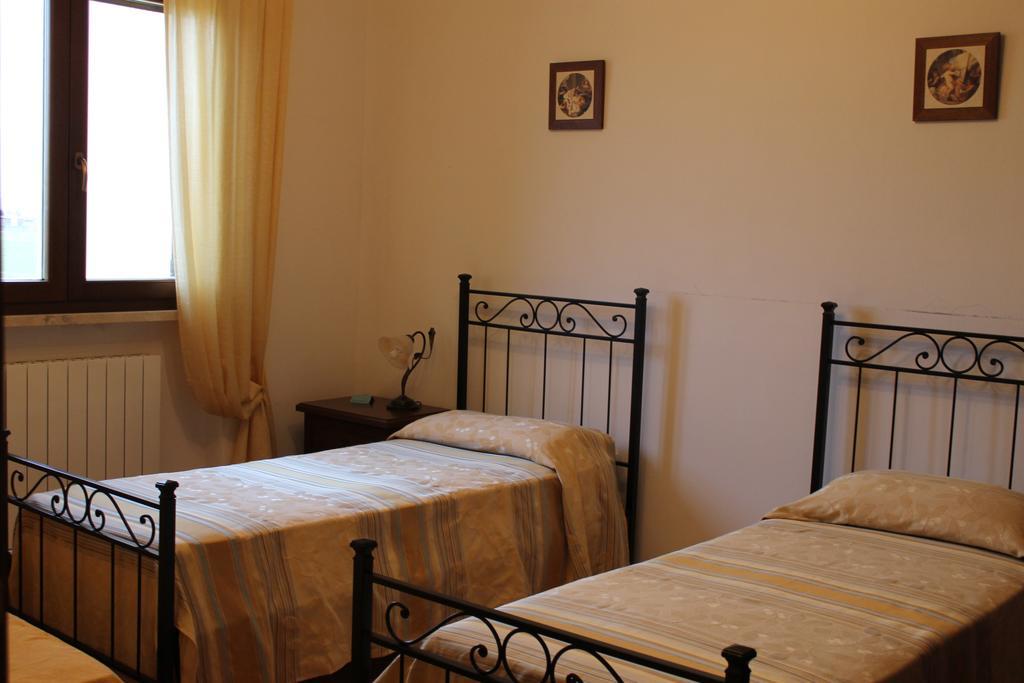 Agriturismo Colle D' Oro เปชชาโรมานา ห้อง รูปภาพ