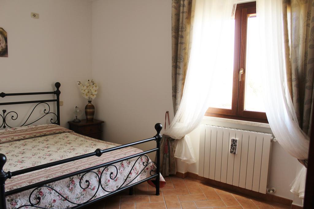 Agriturismo Colle D' Oro เปชชาโรมานา ภายนอก รูปภาพ